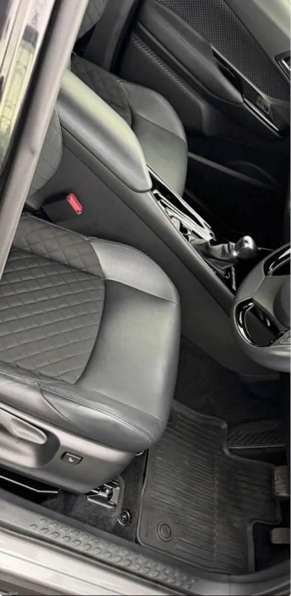 202 Toyota C-HR 1.8 Hybrid G Mode Nero High Specs - Image 4