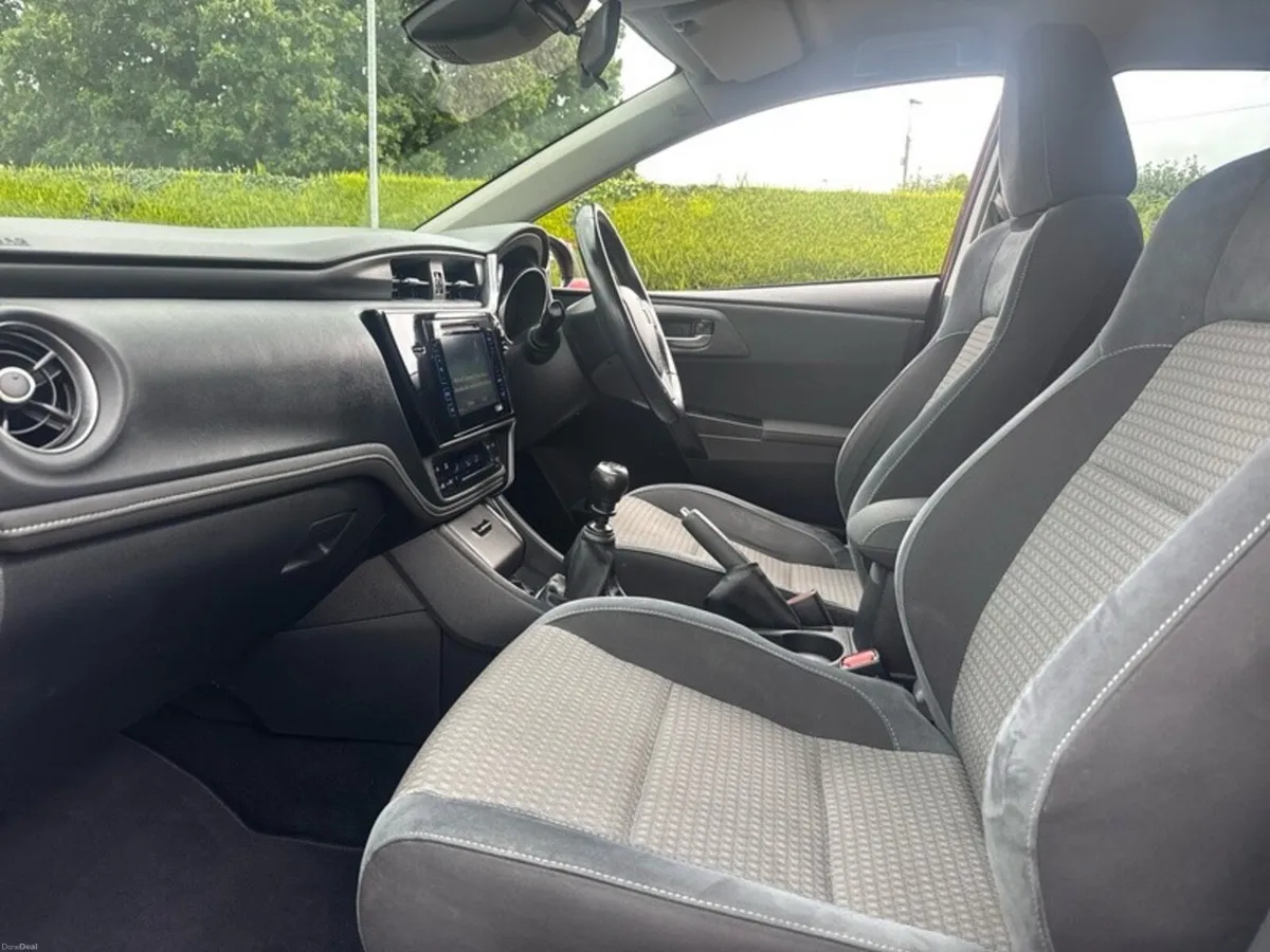 Toyota Auris AURIS 1.2T LUNA SPORT - Image 6
