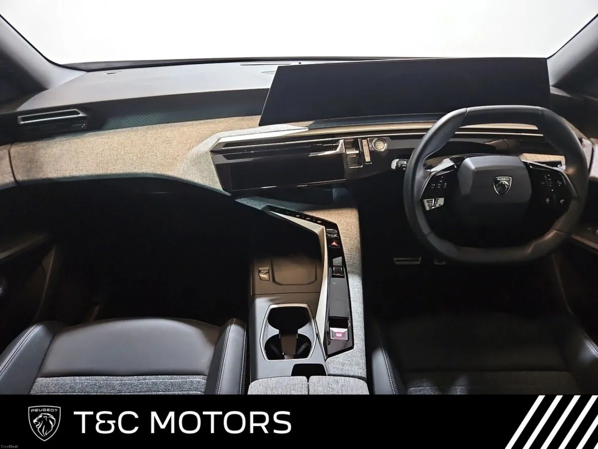 Peugeot 3008 Hybrid Allure Model - 360 View Camera - Image 2