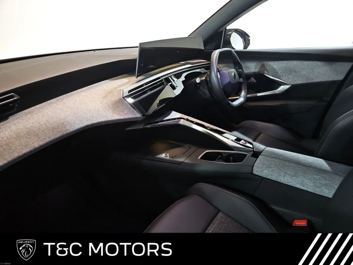 Peugeot 3008 Hybrid Allure Model - 360 View Camera - Image 4