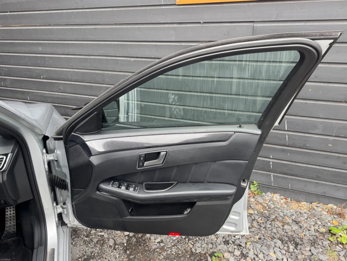 Mercedes-Benz E-Class 220 CDI BLUE EFFICIENCY SE 4 - Image 4