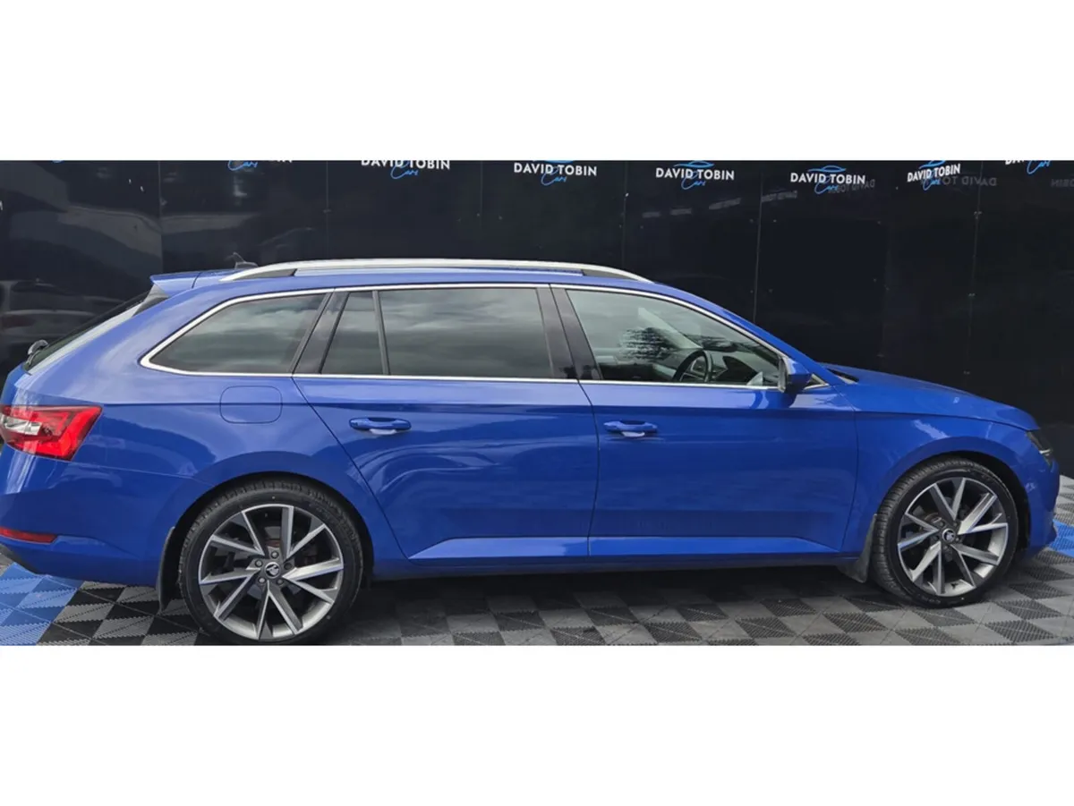 Skoda Superb 2.0 TDI SE TECHNOLOGY - Image 4