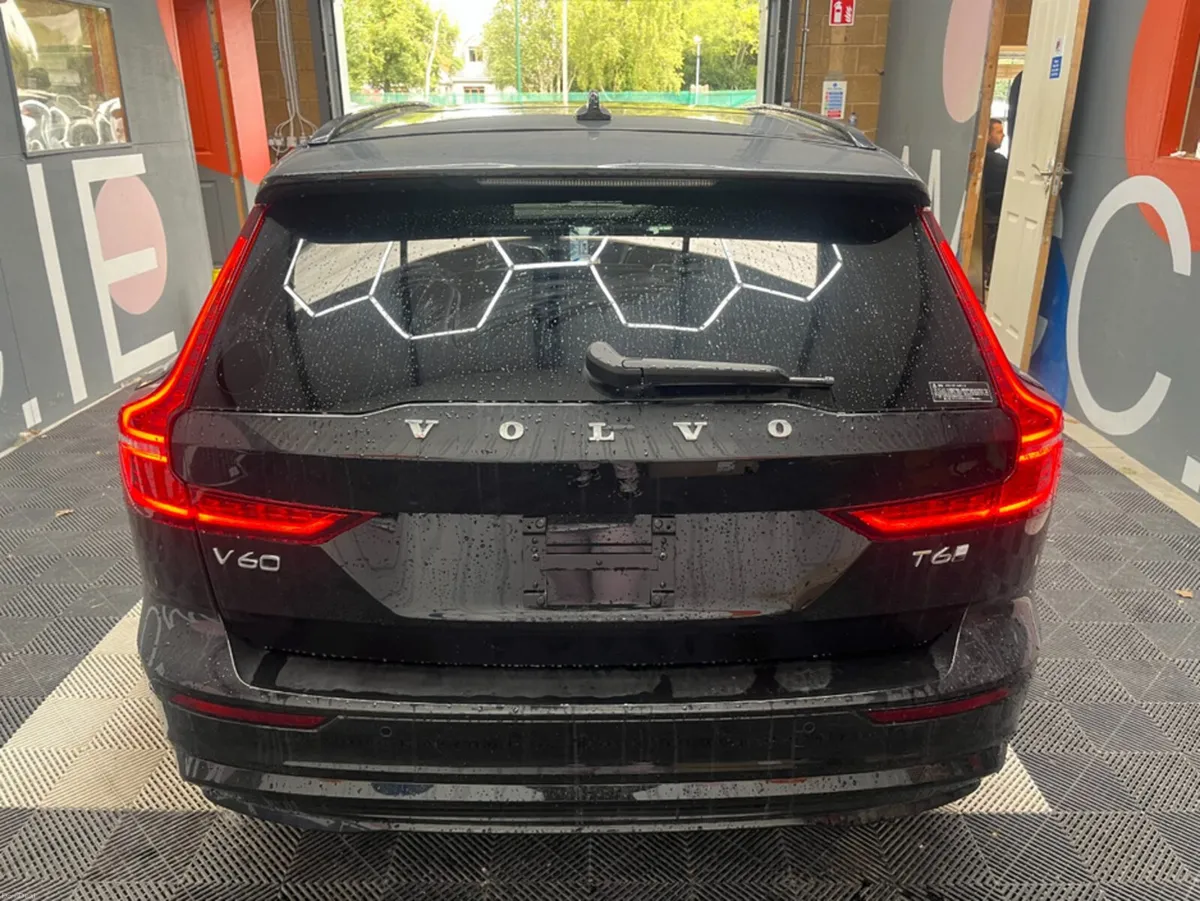 Volvo V60 2025 VOLVO V60 4WD ULTRA T6 AWD PLUG-IN - Image 3