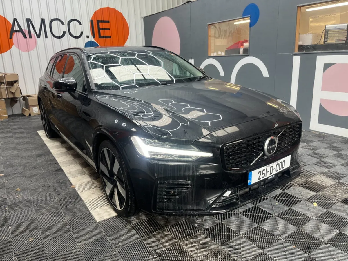 Volvo V60 2025 VOLVO V60 4WD ULTRA T6 AWD PLUG-IN - Image 1