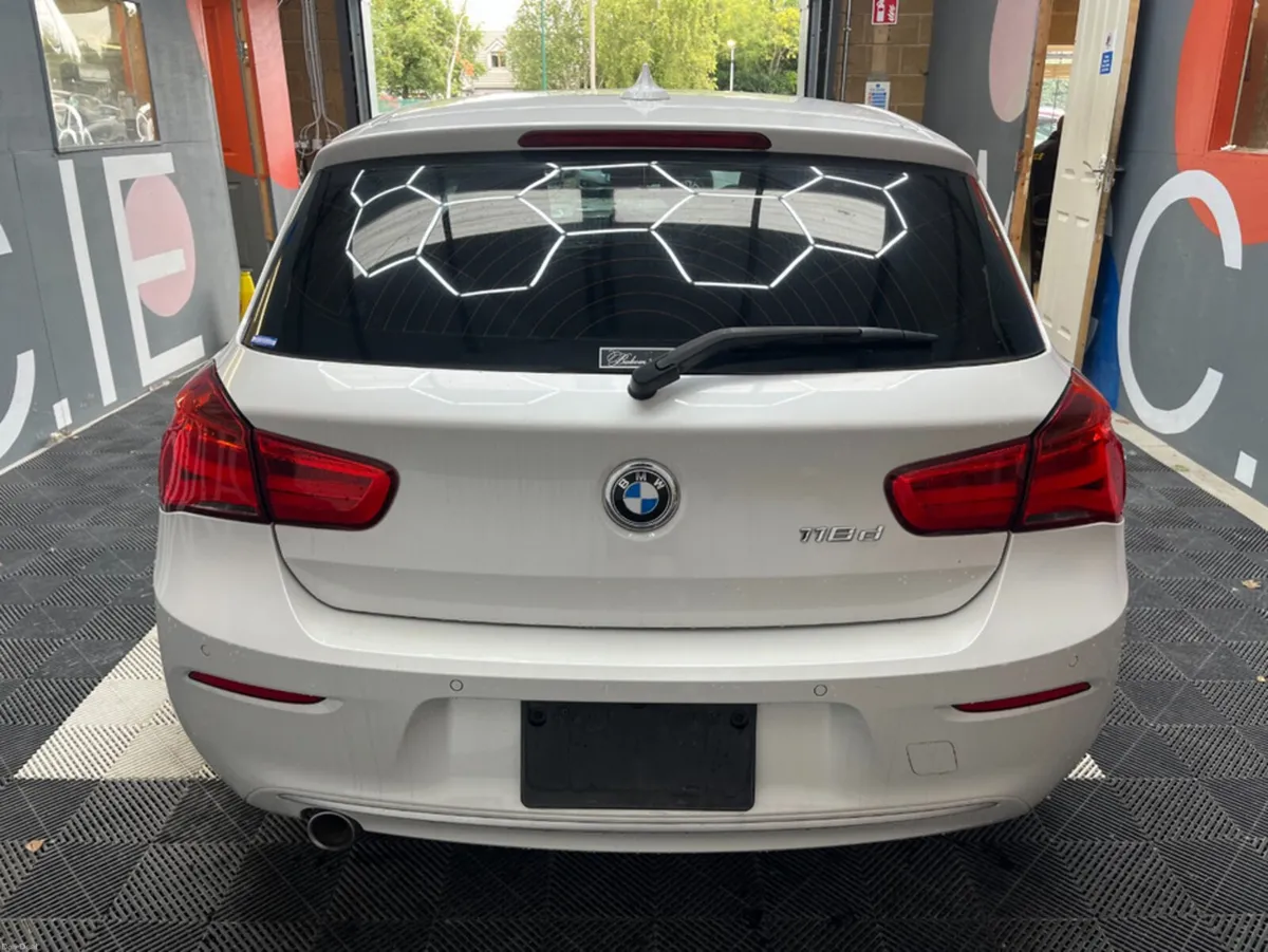 BMW 1-Series 2019 BMW 118D 1 SERIES AUTOMATIC 2.0 - Image 4