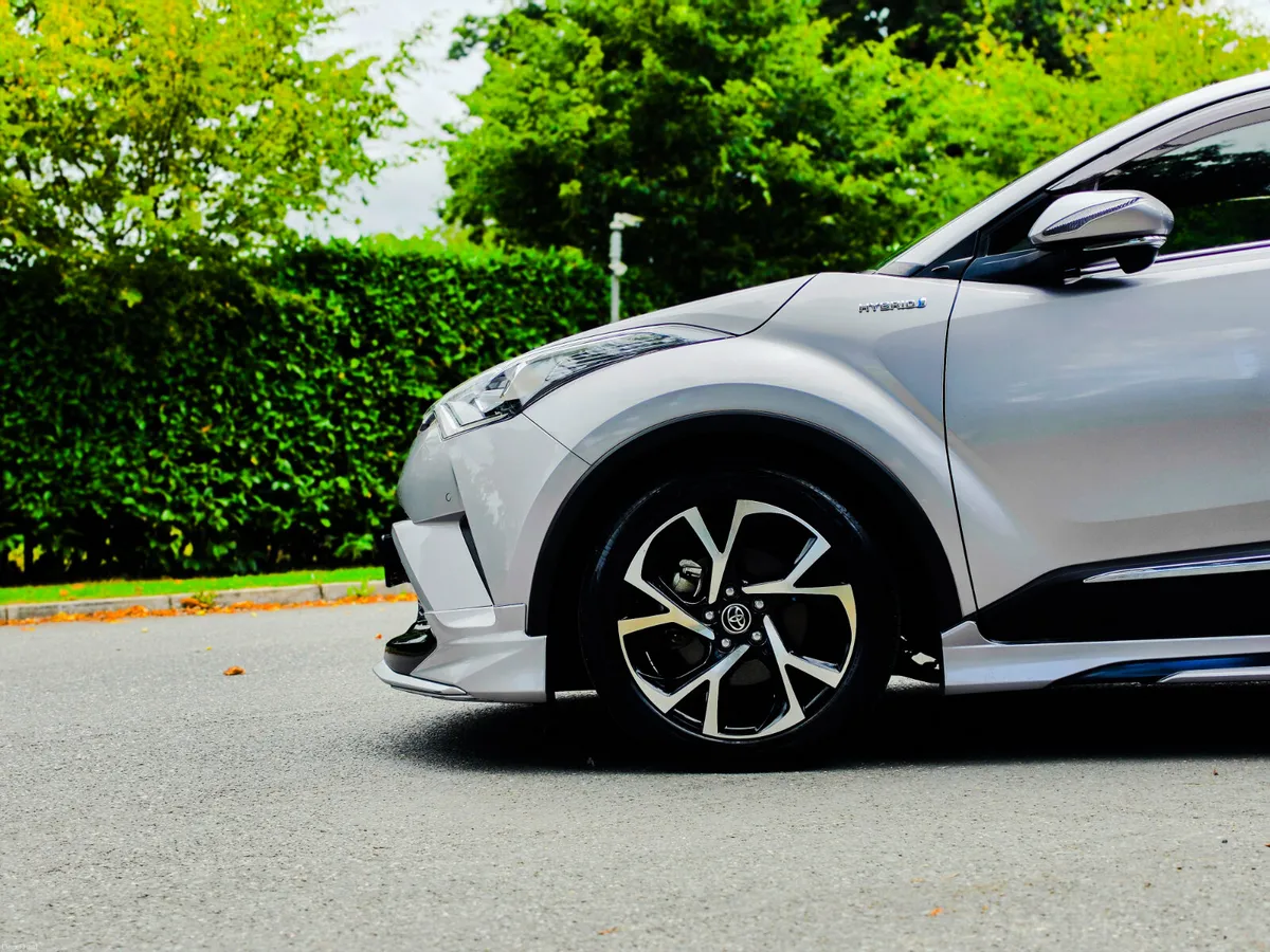 2018 Toyota C-HR 1.8 Petrol Hybrid Auto G Package - Image 4