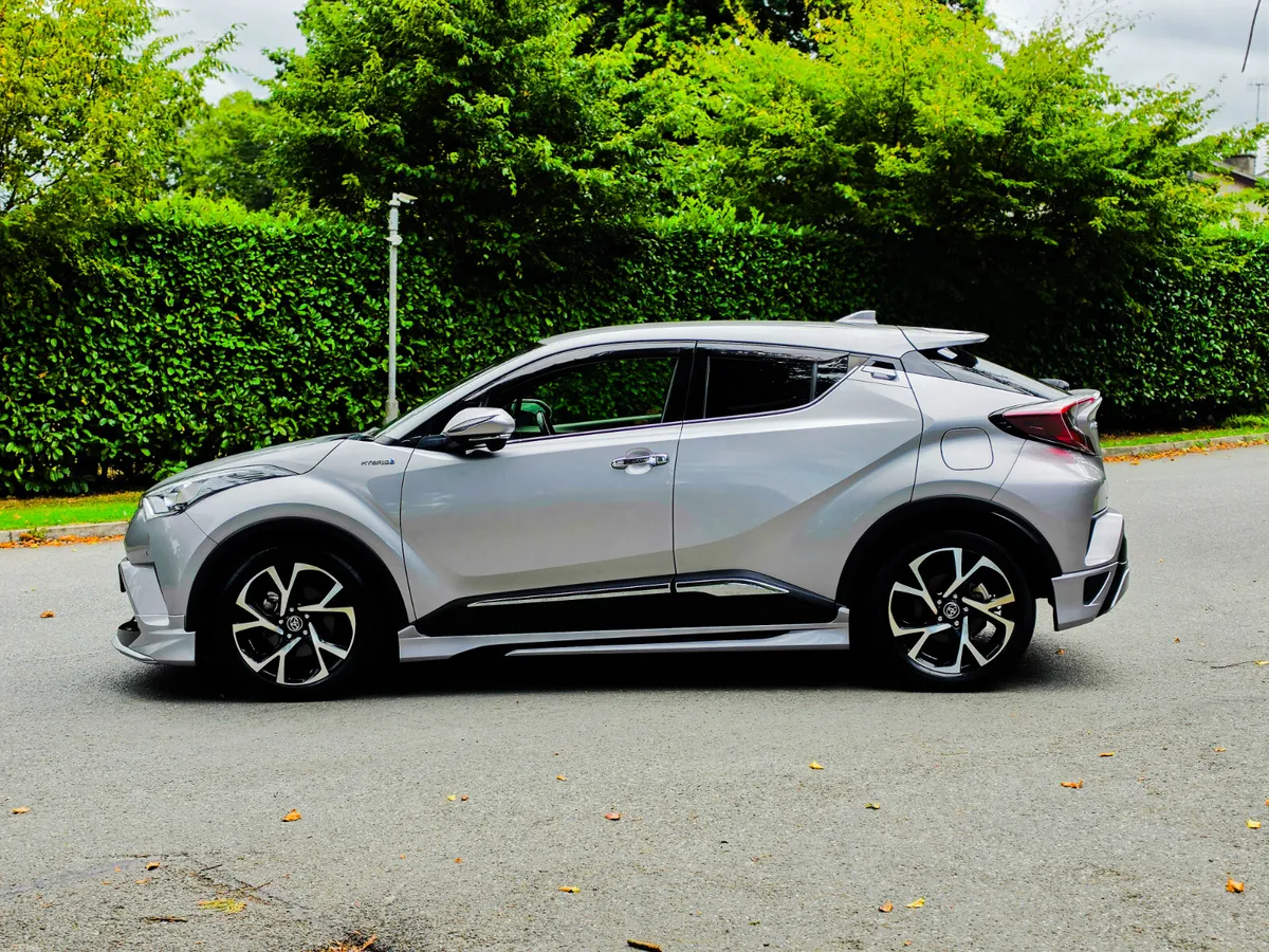 2018 Toyota C-HR 1.8 Petrol Hybrid Auto G Package - Image 3