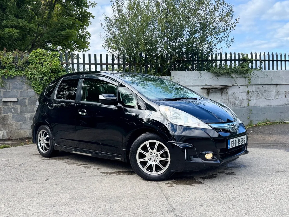 2013 HONDA FIT. MINT CONDITION. NEW NCT. AUTO 1.3L - Image 1