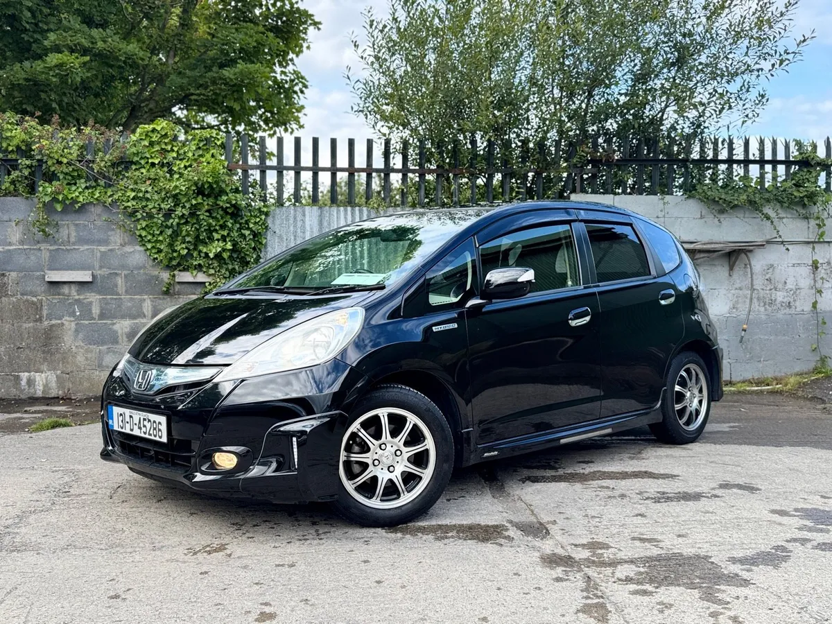 2013 HONDA FIT. MINT CONDITION. NEW NCT. AUTO 1.3L - Image 3