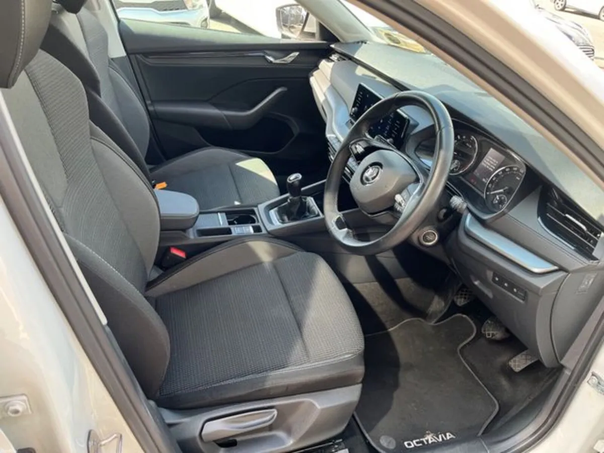 Skoda Octavia AMB 1.0tsi 110HP 5DR - Image 5