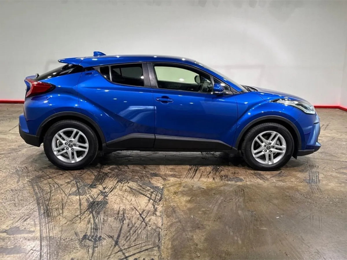 Toyota C-HR 1.8 HYBRID - ALLOY WHEELS - REVERSE CA - Image 2