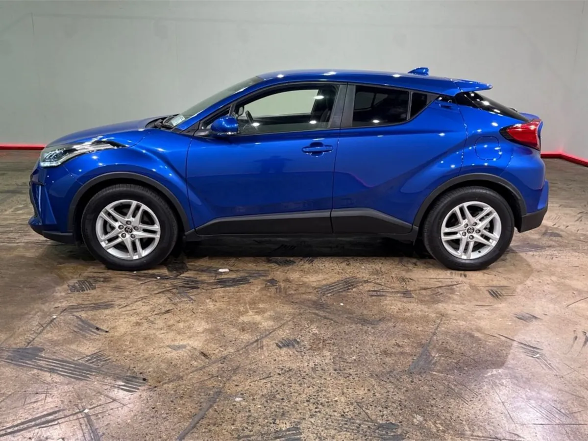 Toyota C-HR 1.8 HYBRID - ALLOY WHEELS - REVERSE CA - Image 6