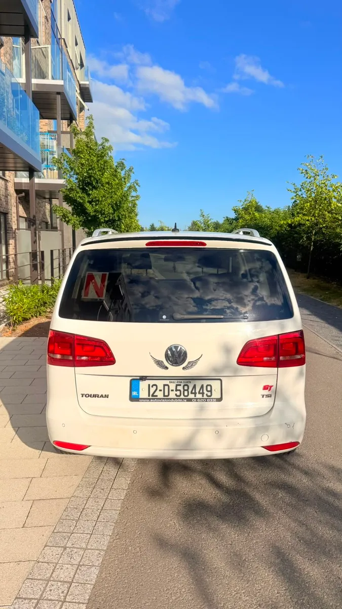 Volkswagen touran Petrol  7 Seater Automatic - Image 5
