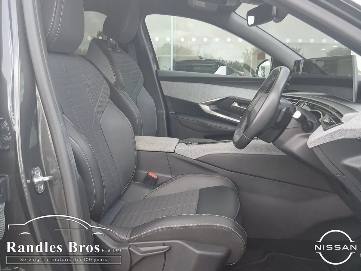 Peugeot 3008 1.2 MHEV PureTech 136bhp eDCS6 Allure - Image 6