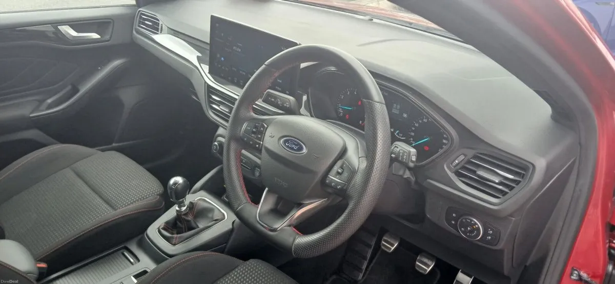 Ford Focus ST-Line Vignale 1.0L EcoBoost 125PS **R - Image 3