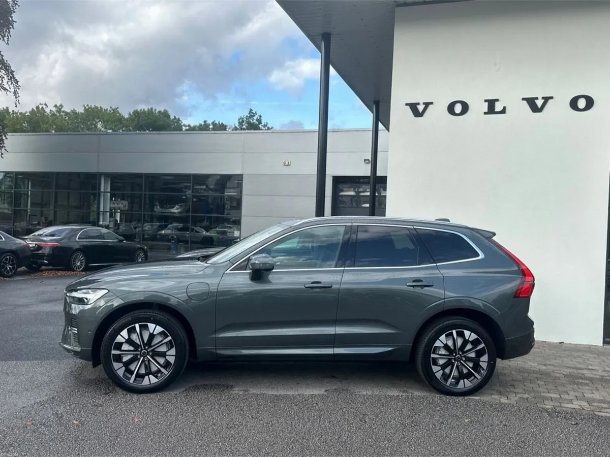 Volvo XC60 XC60 T6 Plus Bright AWD PHEV--Panoramic - Image 6