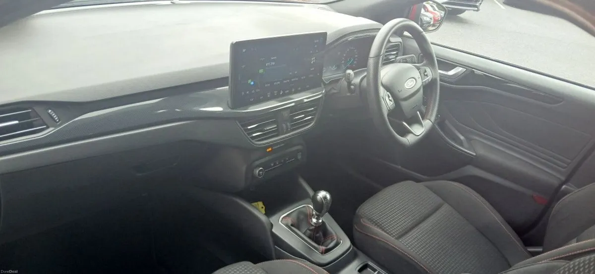 Ford Focus ST-Line Vignale 1.0L EcoBoost 125PS **R - Image 5