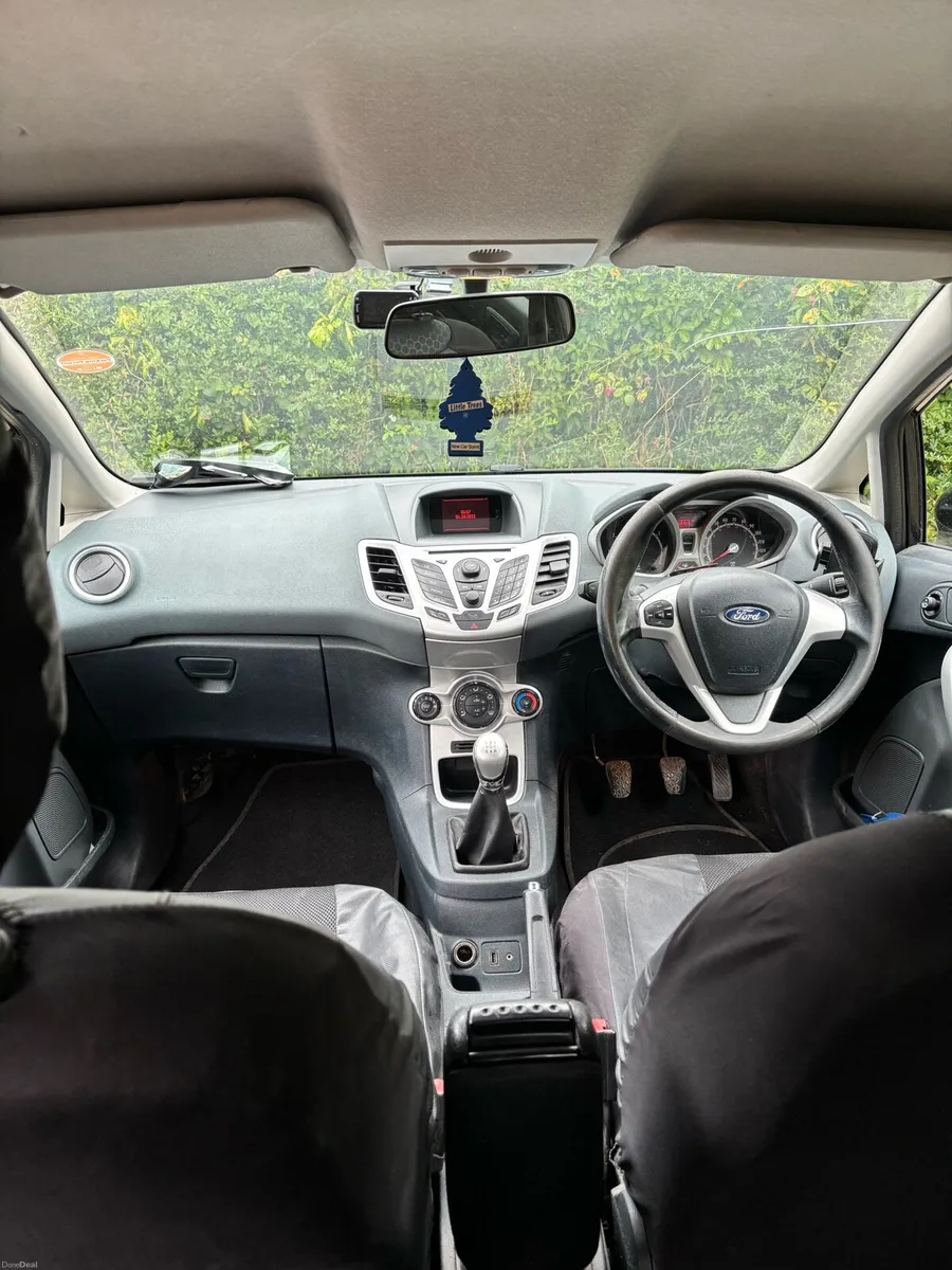 2011 Ford Fiesta - Image 5