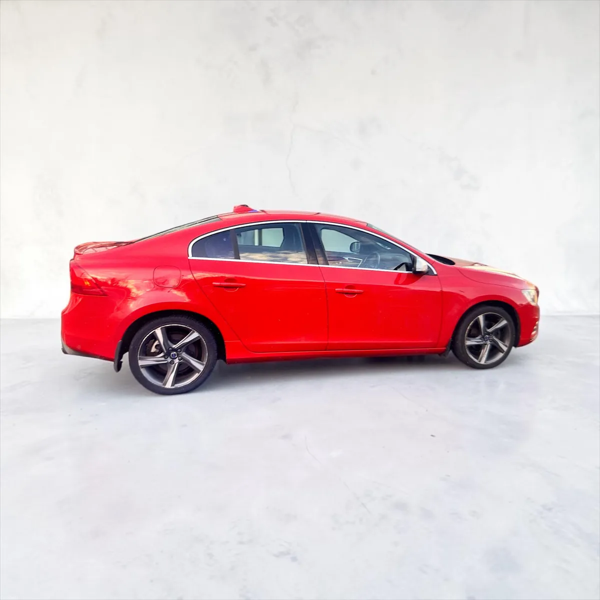 2015 Volvo S60 D2 (115hp) R-Design - Image 4