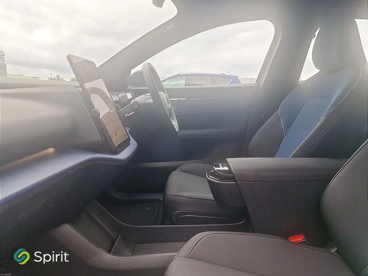Volvo EX30 Fully Electric Extended Range Plus - Image 3