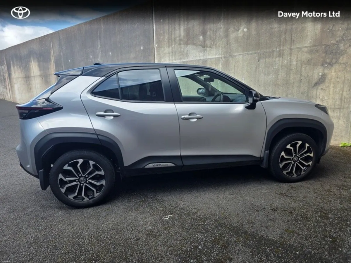 Toyota Yaris Cross YARIS CROSS LUNA SPORT - Image 3