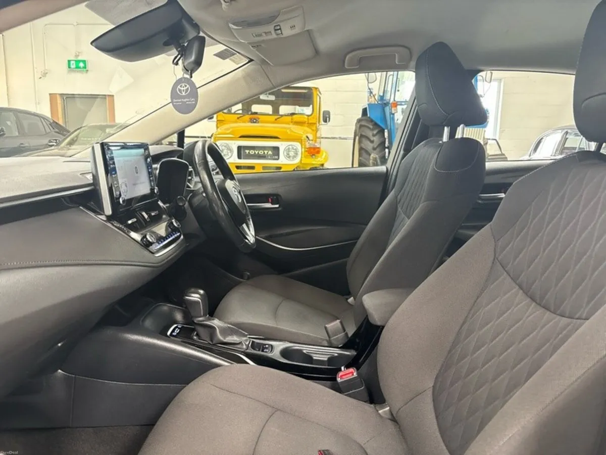 Toyota Corolla HYBRID LUNA SAL AUTO - Image 6
