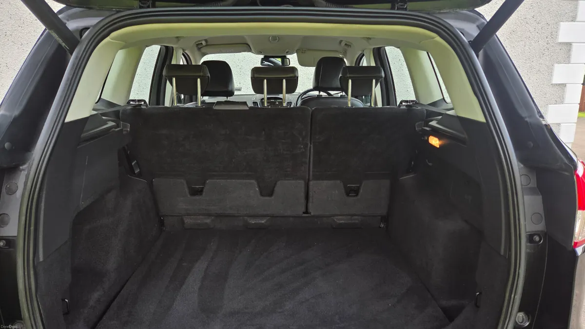 162 Ford Kuga 2.0 TDi Titanium Low Kms - Image 6