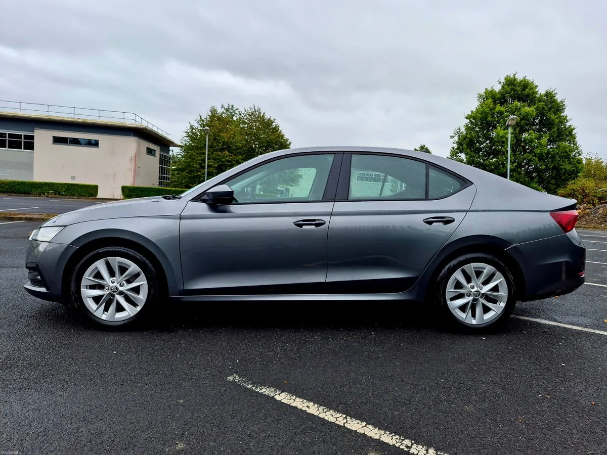 2022 SKODA OCTAVIA AMBITION 2.0 TDI - Image 3
