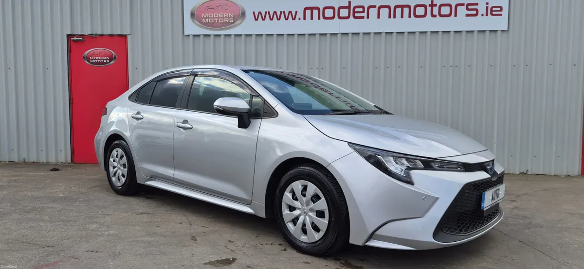 Toyota Corolla auto hybrid/petrol 1.8saloon low km - Image 2