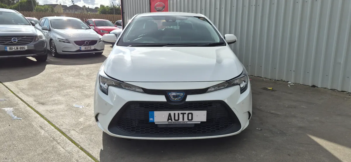 Toyota Corolla auto hybrid/petrol 1.8 saloon - Image 4