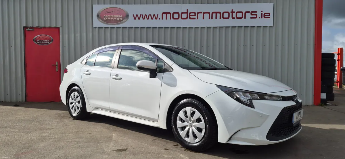 Toyota Corolla auto hybrid/petrol 1.8 saloon - Image 2