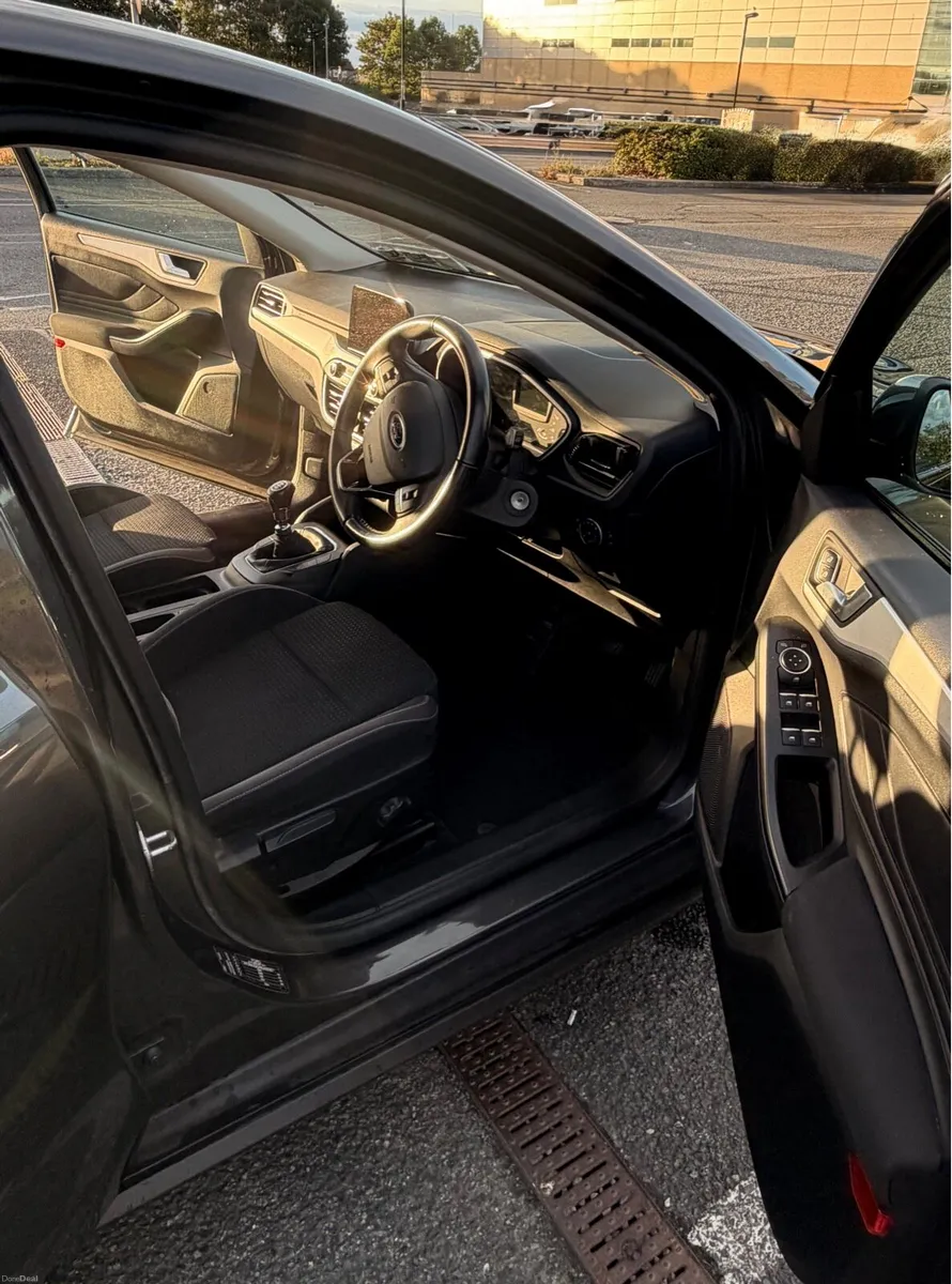 Ford Focus 2019 1.0l ZETEC ECOBOOST 125PS 6 SPEED - Image 6
