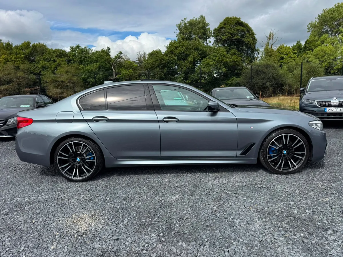 2017 BMW 520 M SPORT * SUNROOF * - Image 3