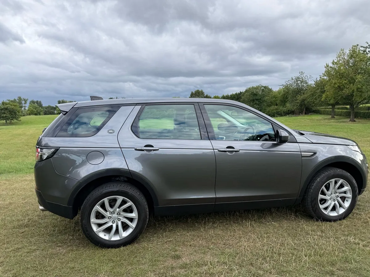 2019 Land  Rover Discovery sport - Image 2