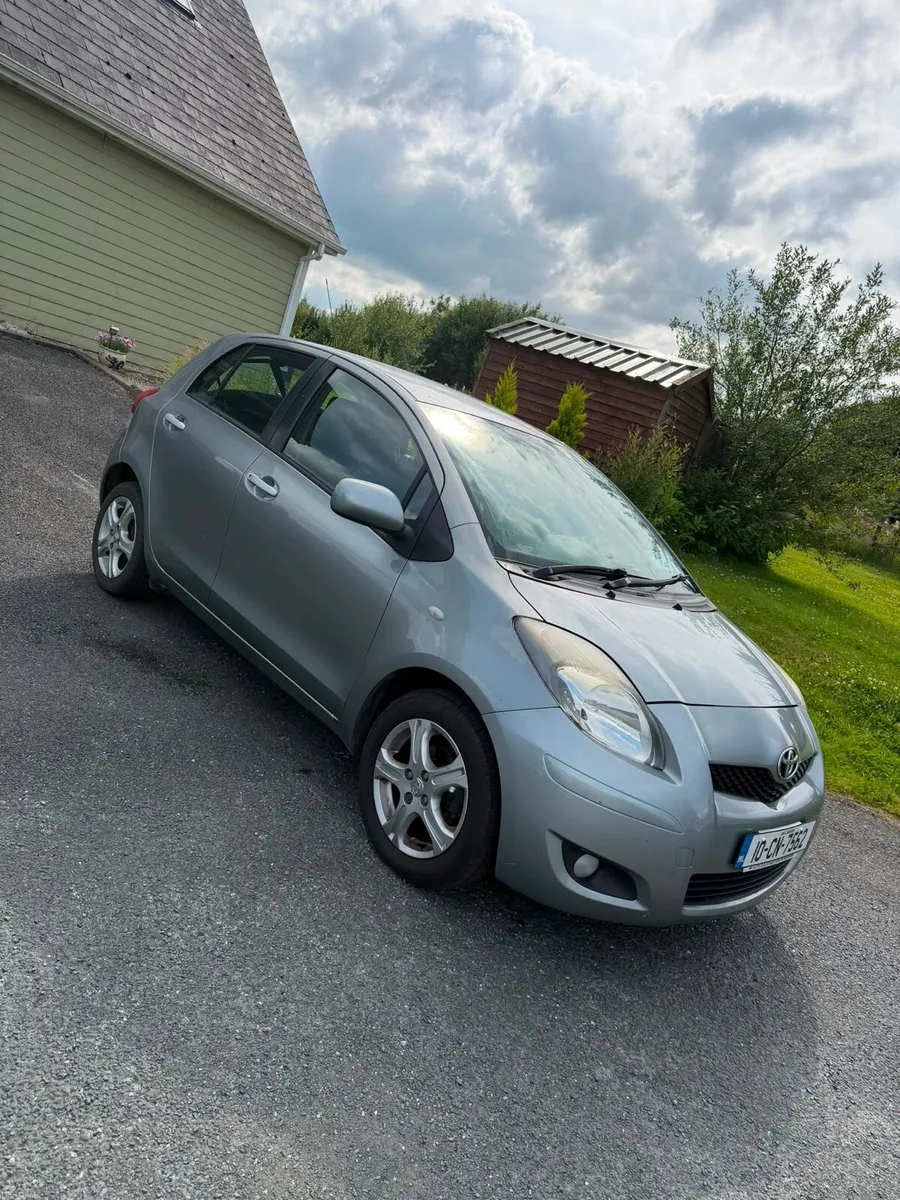 Toyota Yaris 2010 - Image 2