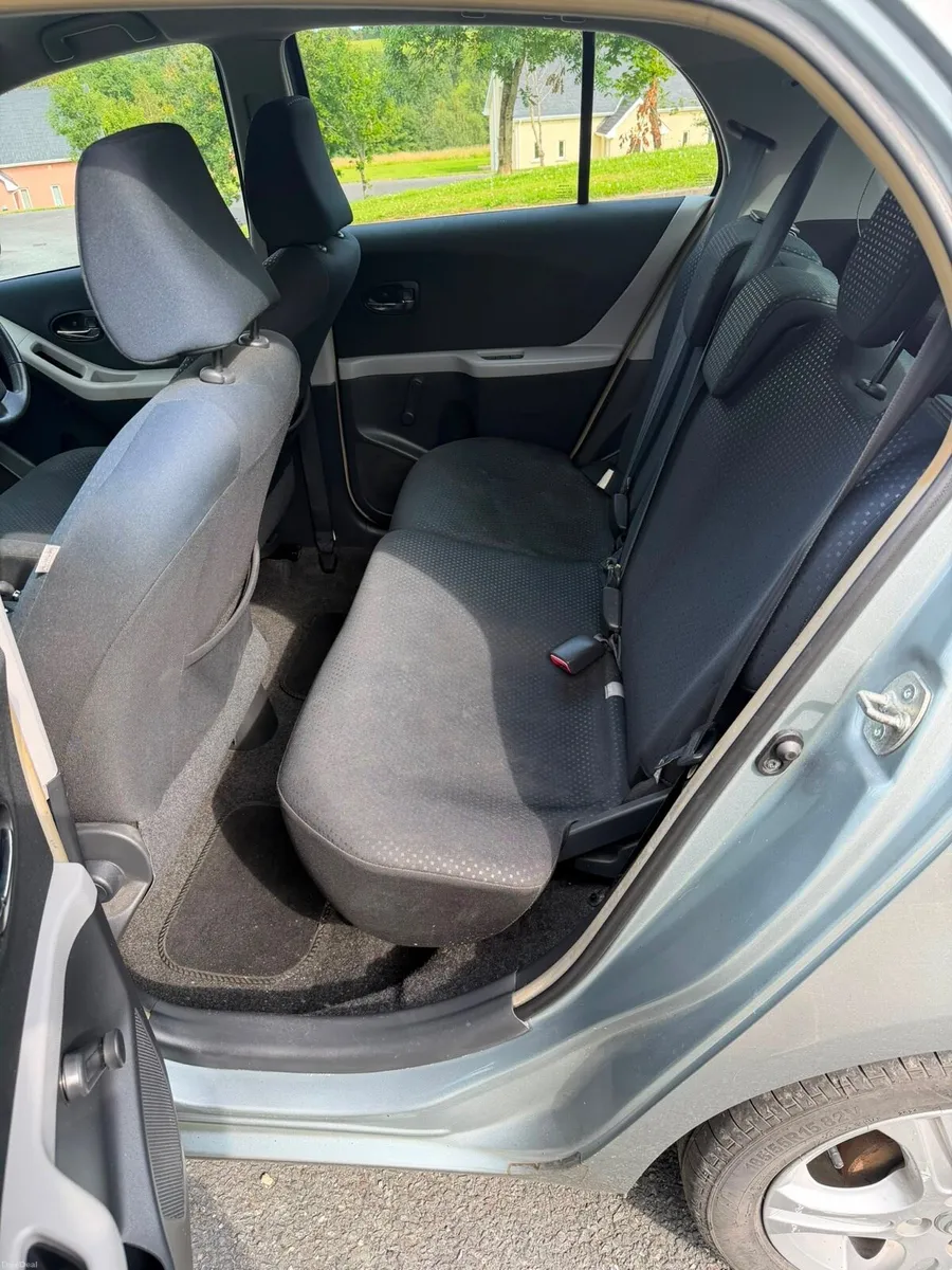 Toyota Yaris 2010 - Image 6