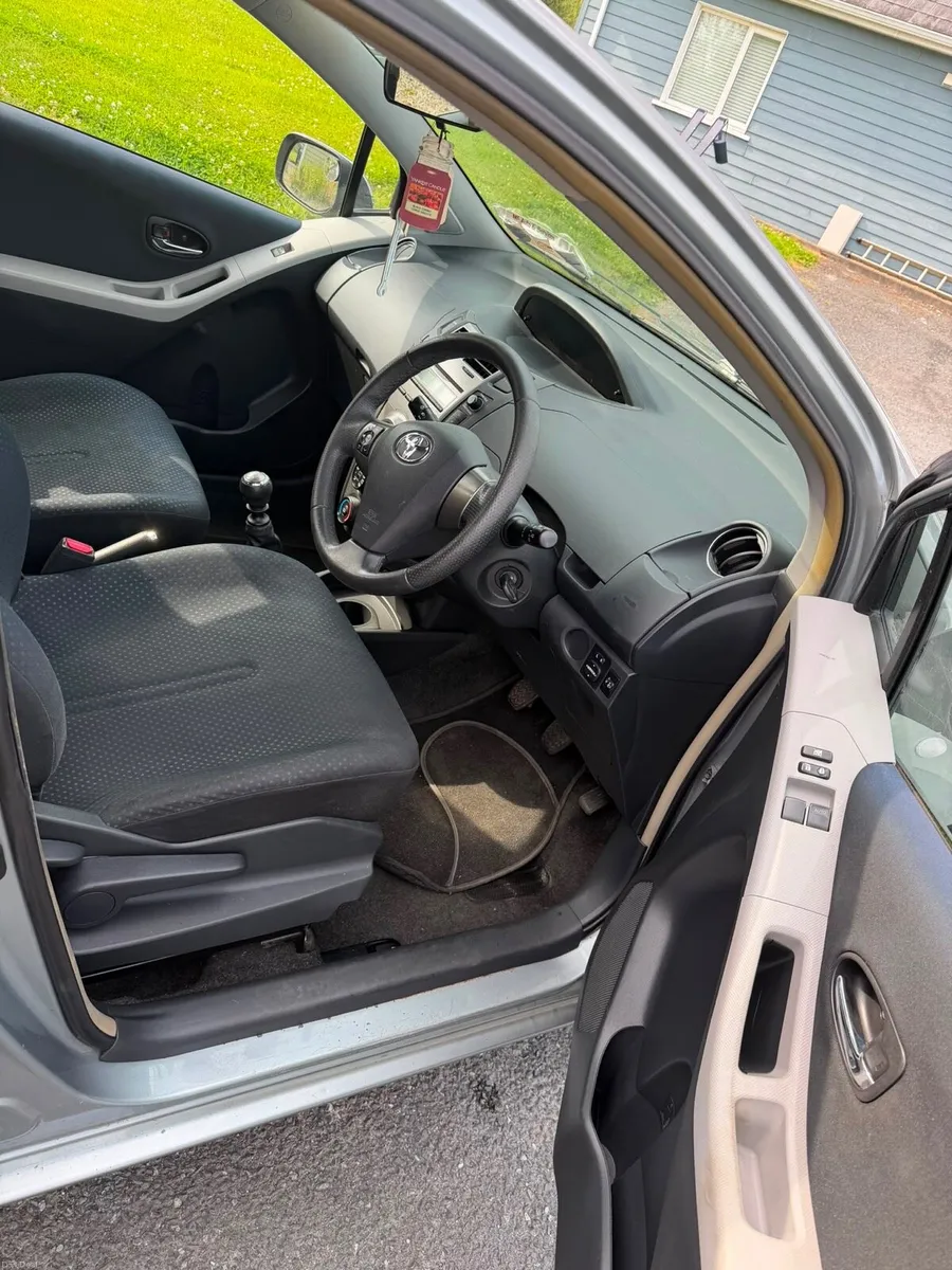 Toyota Yaris 2010 - Image 5