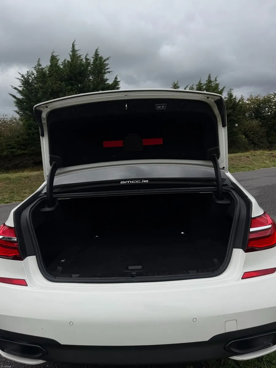BMW 7-Series 2017 - Image 2