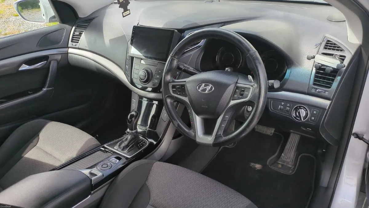 Hyundai i40 2012 - Image 2