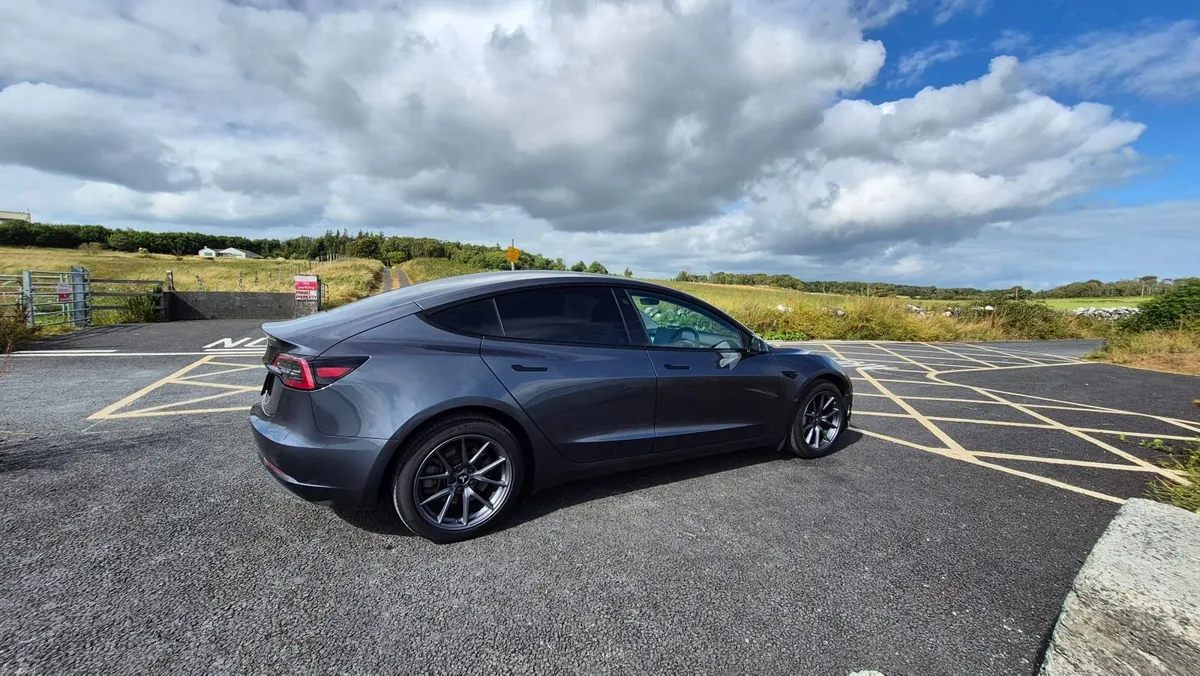 Tesla Model 3 RWD 2023 - Image 5