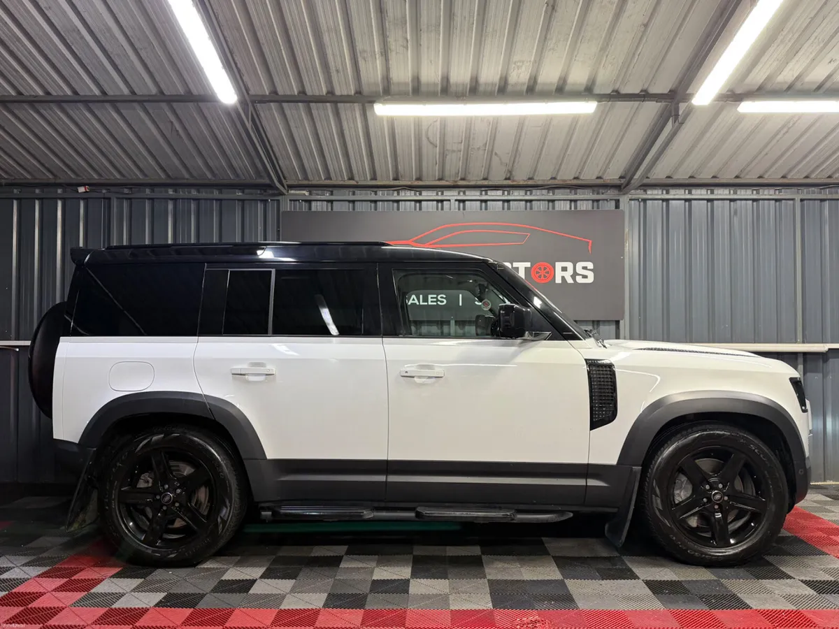 2023 232 Land Rover Defender 3 Seat Vat iNC 3.0D - Image 4