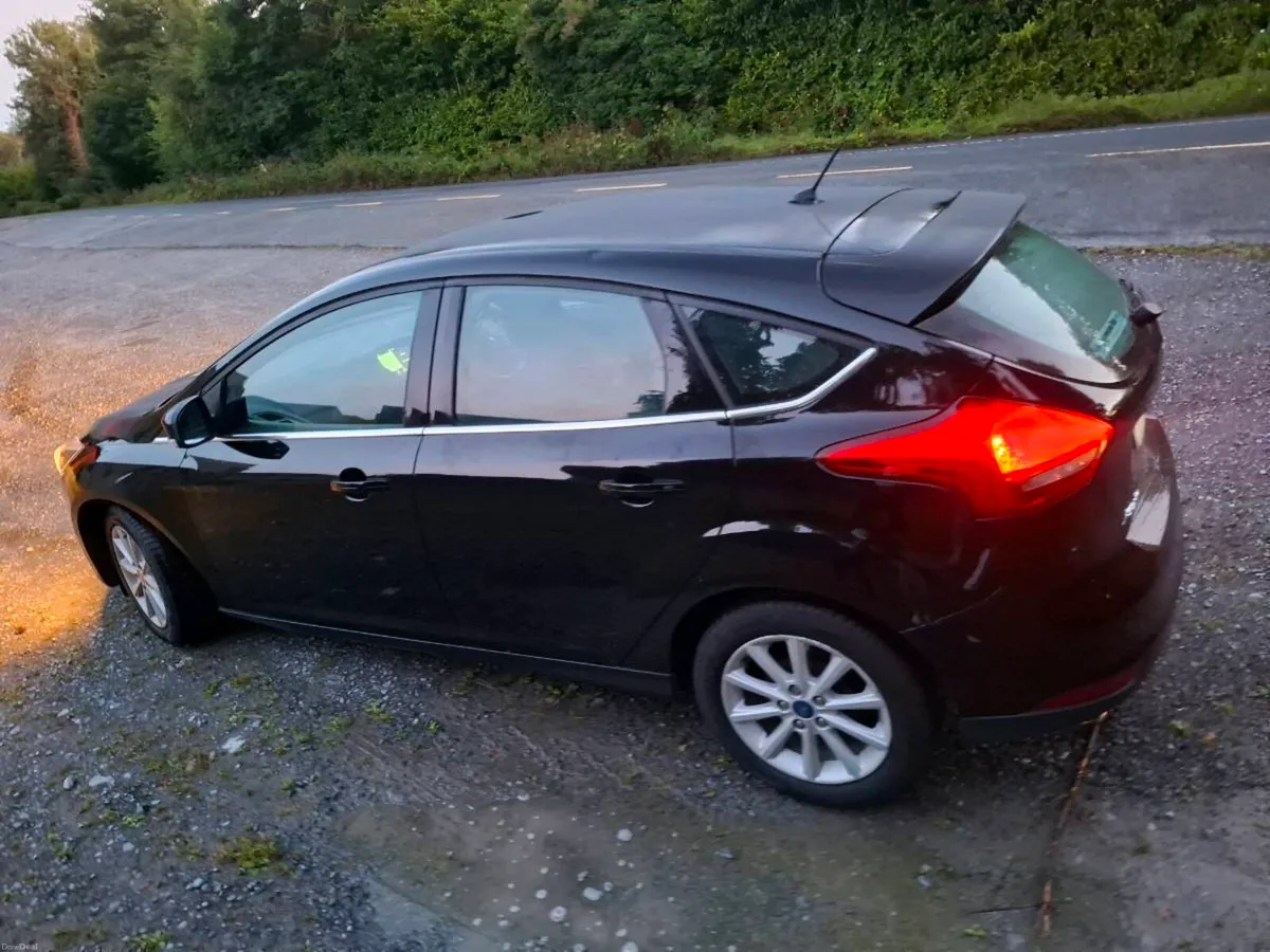 Ford focus titanium 1.0 petrol low kilometres - Image 4