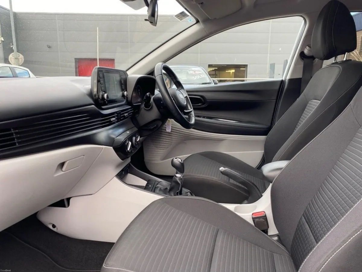 Hyundai i20 DELUXE PLUS 2TONE 5DR - Image 6