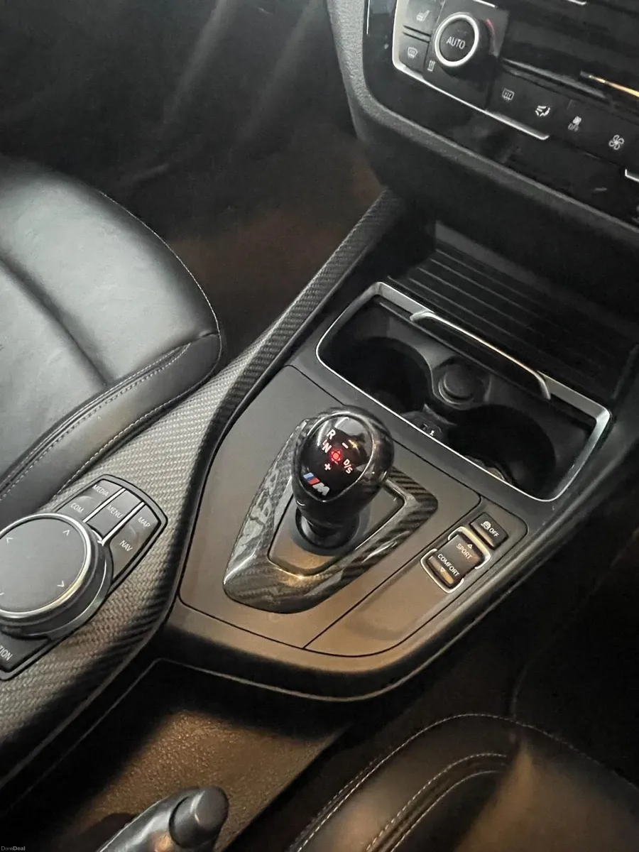 BMW M2 2018 - Image 2