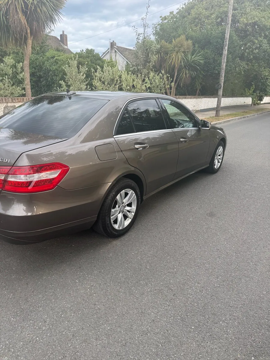 Mercedes e220 saloon - Image 1