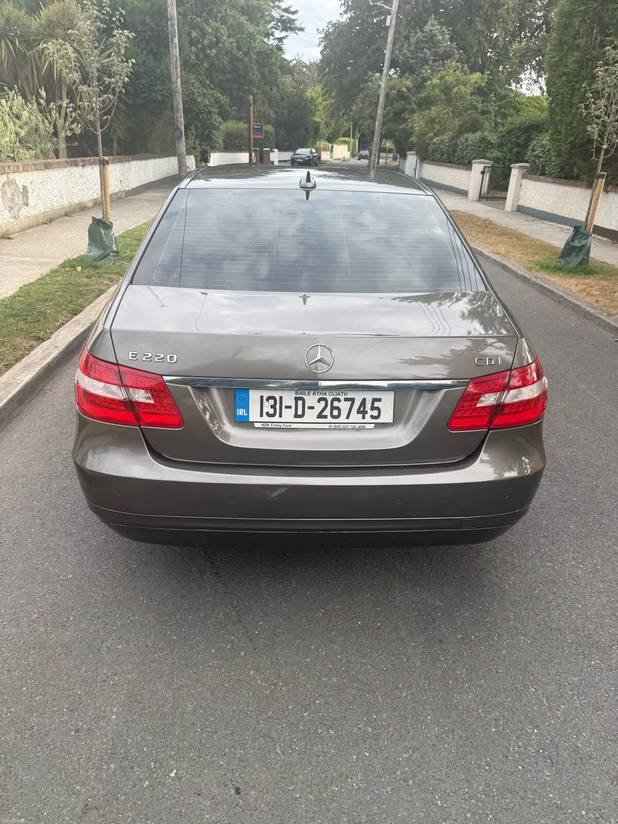 Mercedes e220 saloon - Image 2
