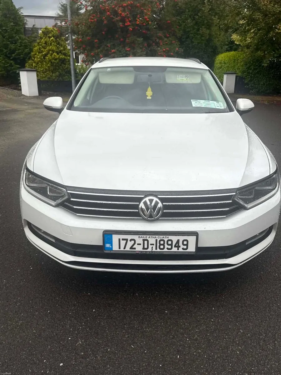 2017 Volkswagen Passat - Image 1