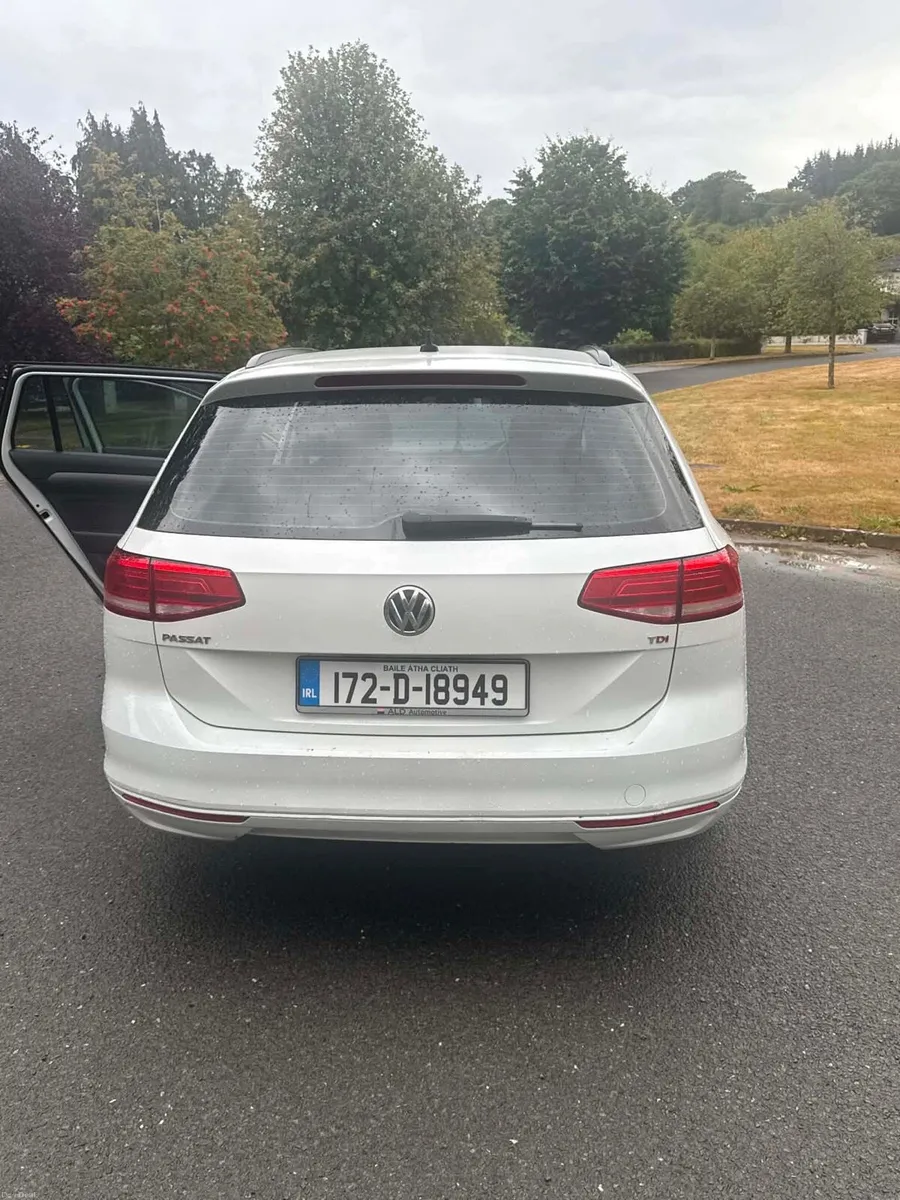 2017 Volkswagen Passat - Image 3