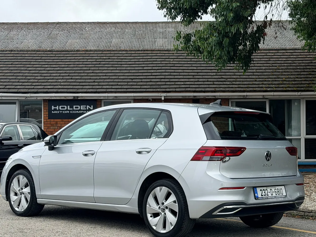 2023 Volkswagen Golf..2.0 TDI..WIRELESS CHARGER - Image 4