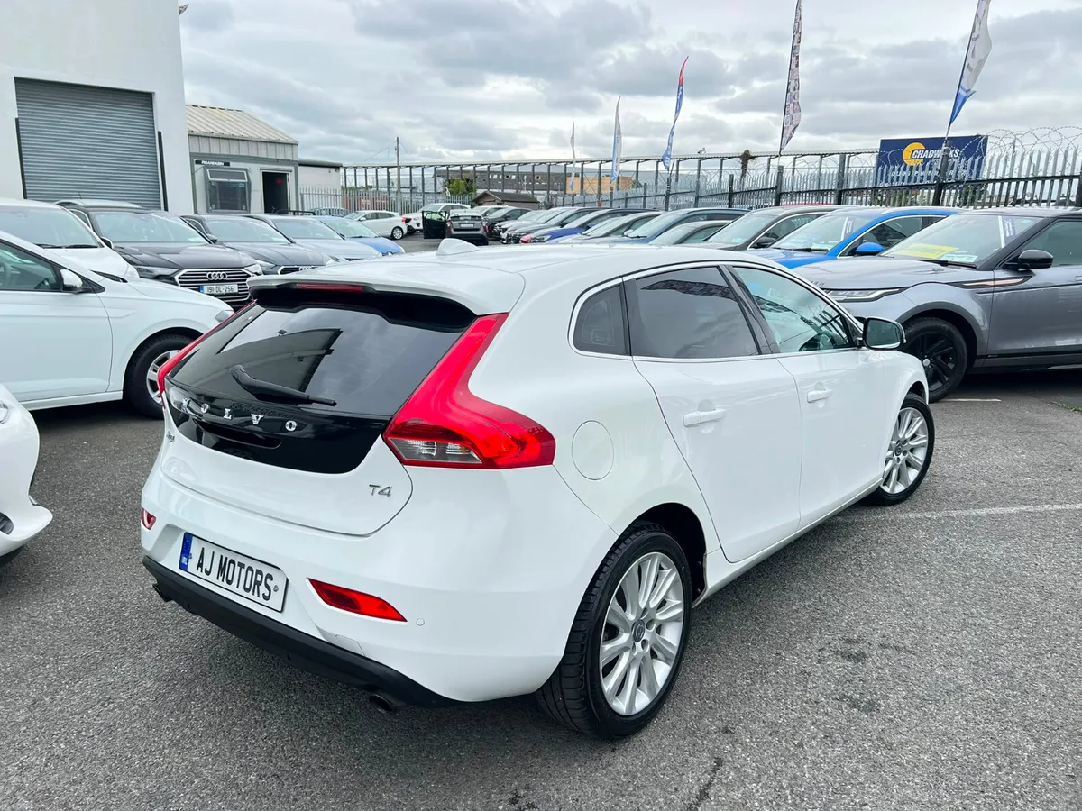 2015 VOLVO V40 AUTOMATIC - Image 6